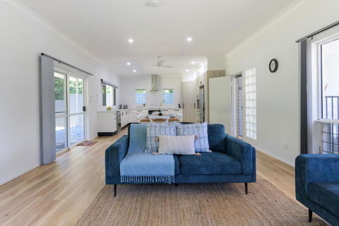 Absolute Beachfront Family Home - Cooya - Whitsundays Accommodation 4