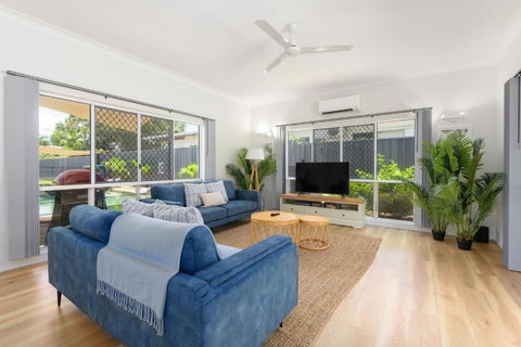 Absolute Beachfront Family Home - Cooya - Whitsundays Accommodation 3