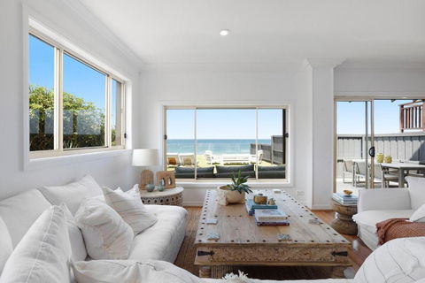 Absolute Beachfront Luxury In Narrabeen - Whitsundays Accommodation 3