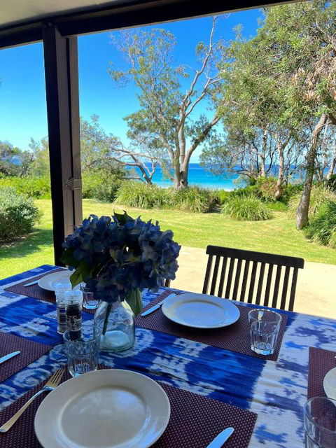 Absolute Beachfront Mollymook - Whitsundays Accommodation 3