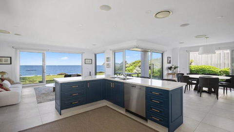 Absolute Beachfront On Stunning Pearl Beach - Whitsundays Accommodation 2