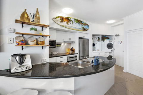 Absolute Beachfront Rolling Surf Resort - Whitsundays Accommodation 1
