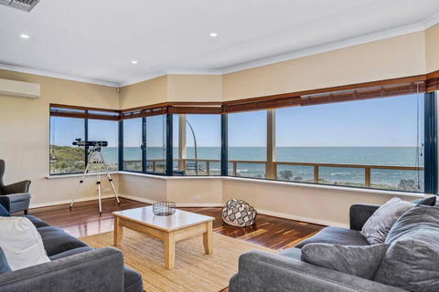 Absolute Oceanfront Escape - Whitsundays Accommodation 3