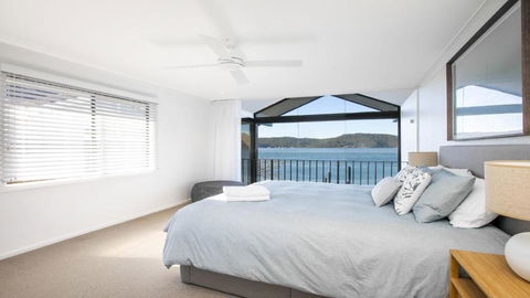 Absolute Waterfront At Wagstaffe - Whitsundays Accommodation 4