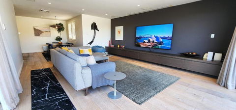 Absolute Waterfront With Oversized Private Terrace - Whitsundays Accommodation 3