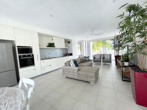 Absolutely Lovely Waterfront Apartment 333 - Whitsundays Accommodation 1