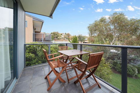 Acacia 2 - Modern 3BR Townhouse L Bath L WiFi L BBQ L Foxtel - Whitsundays Accommodation 3