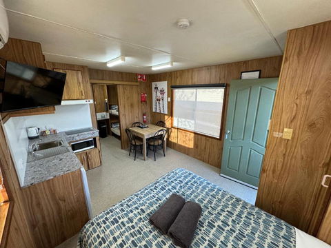 Acacia Caravan Park & Holiday Units - Whitsundays Accommodation 1