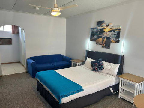 Acacia Rose Motor Inn - Whitsundays Accommodation 4