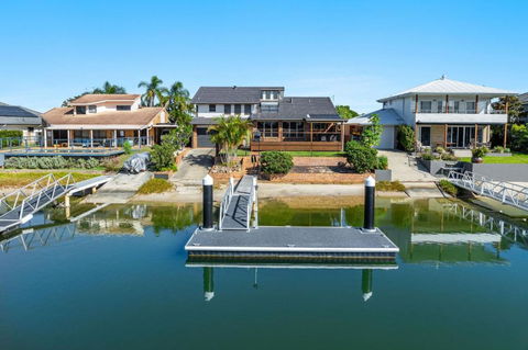 Acacia Shores - Waterfront - Whitsundays Accommodation 0