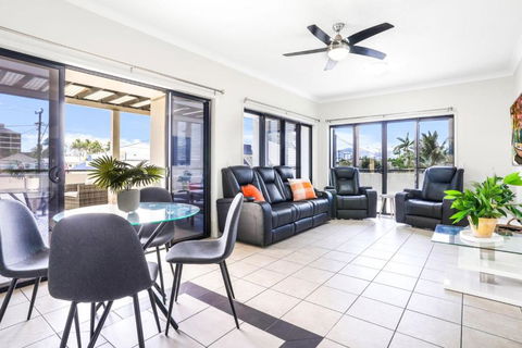 Accent On McLeod - Breezy Outdoor Living - Whitsundays Accommodation 3