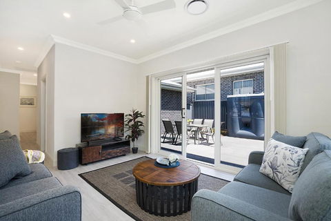 Accommodation Hunter - Adams Street Maitland - Whitsundays Accommodation 1
