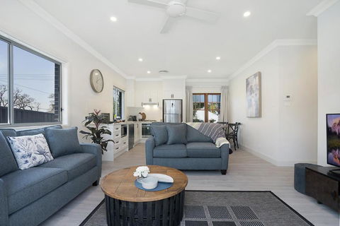 Accommodation Hunter - Adams Street Maitland - Whitsundays Accommodation 3