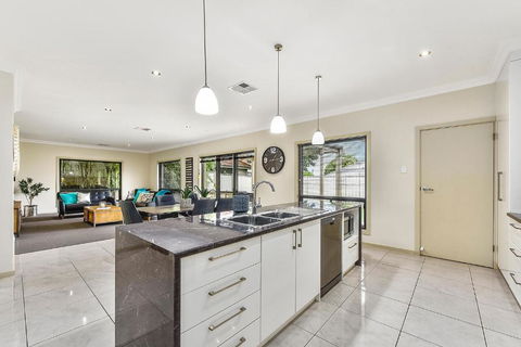 Accommodation On Lansell 1 Being Unit 1 Of 6 Lansell Street - Whitsundays Accommodation 0