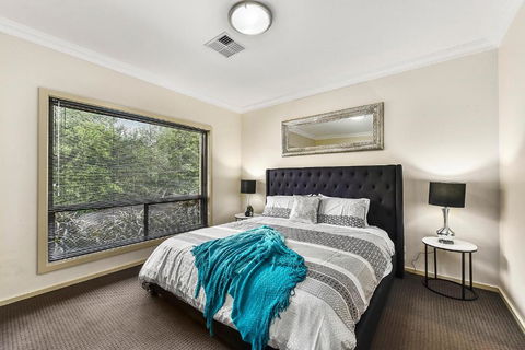 Accommodation On Lansell 1 Being Unit 1 Of 6 Lansell Street - Whitsundays Accommodation 1