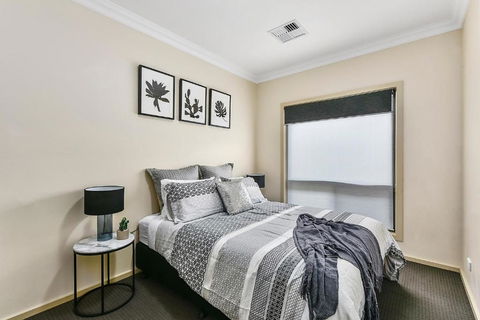 Accommodation On Lansell 1 Being Unit 1 Of 6 Lansell Street - Whitsundays Accommodation 3