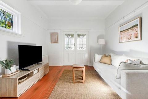 Acland Art Deco - Coastal Chic By St Kilda Beach - Whitsundays Accommodation 0