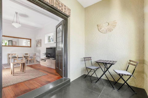 Acland Art Deco - Coastal Chic By St Kilda Beach - Whitsundays Accommodation 1