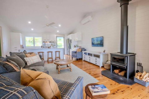Acreage Near Currumbin Beach - Whitsundays Accommodation 1