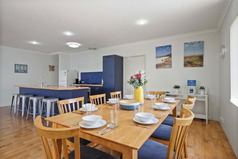 Across The Way, Golf And Beach Heaven - Whitsundays Accommodation 4