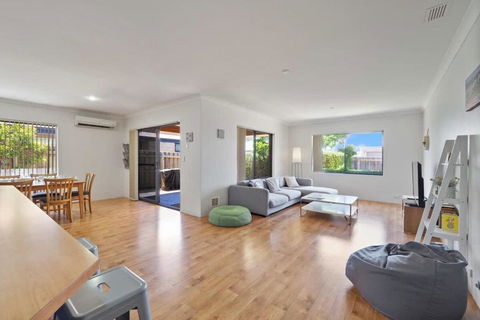 Across The Way, Golf And Beach Heaven - Whitsundays Accommodation 2
