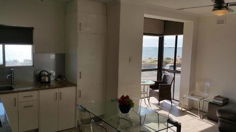 Acushla Accommodation Esplanade Living Self Check-In Self Check-Out - Whitsundays Accommodation 4