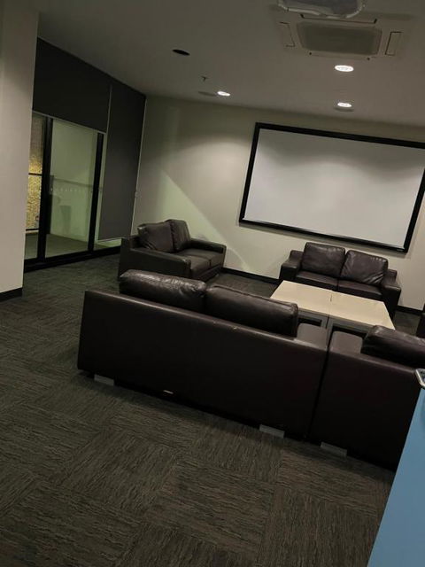 Adelaide City Vibe - Whitsundays Accommodation 3