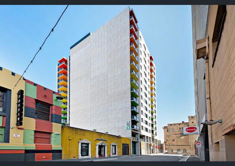 Adelaide City Vibe - Whitsundays Accommodation 2