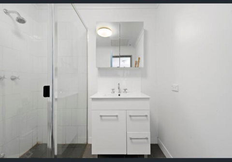 Adelaide City Vibe - Whitsundays Accommodation 1