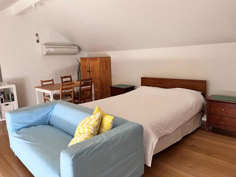 Adelaide Close CBD Large Private Studio Apartment In St Peters - Whitsundays Accommodation 2