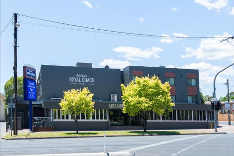 Adelaide Royal Coach - Whitsundays Accommodation 1