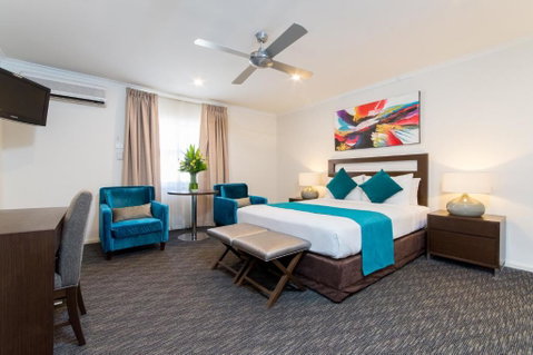 Adelaide Royal Coach - Whitsundays Accommodation 2