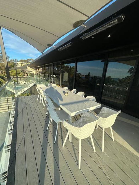 Adelaide - Upmarket Water Front Home - Whitsundays Accommodation 2