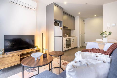 Adjacent To Flagstaff Gardens 1br In Cbd Melboure - Whitsundays Accommodation 0