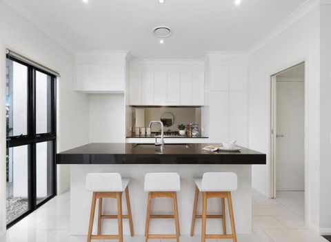 Adorable 3 Br Townhouse With Wifi & Parking - Whitsundays Accommodation 4