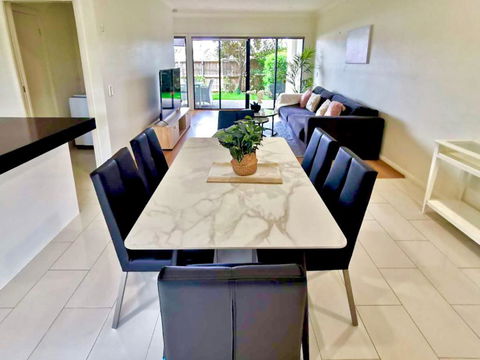 Adorable 3 Br Townhouse With Wifi & Parking - Whitsundays Accommodation 3