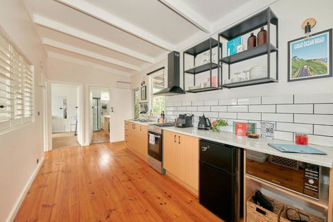 Adorable Beach Shack In The Heart Of Aireys Inlet - Whitsundays Accommodation 1