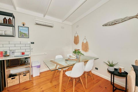 Adorable Beach Shack In The Heart Of Aireys Inlet - Whitsundays Accommodation 2