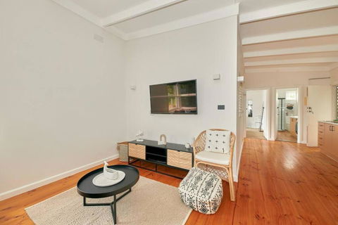 Adorable Beach Shack In The Heart Of Aireys Inlet - Whitsundays Accommodation 4