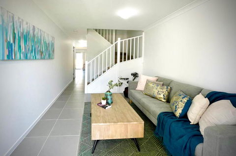 Adorable Modern 4 Br House WiFi & Parking - Whitsundays Accommodation 0