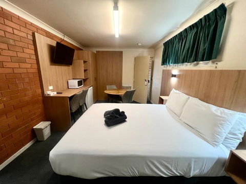 Adrian Motel - Whitsundays Accommodation 4