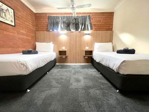 Adrian Motel - Whitsundays Accommodation 2