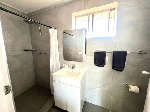 Adrian Motel - Whitsundays Accommodation 1
