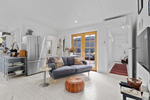 Adrift - Pet-friendly - 5 Min Walk To Bay - Rustic Charm - Whitsundays Accommodation 1