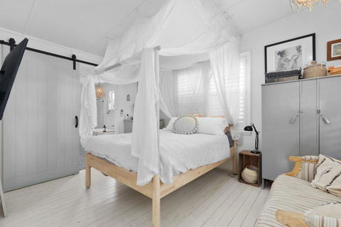 Adrift - Pet-friendly - 5 Min Walk To Bay - Rustic Charm - Whitsundays Accommodation 2