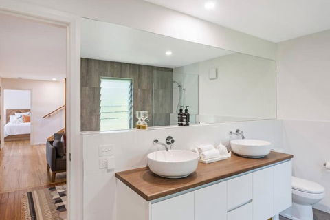 ADS On Collins - 4 Bedroom And Pet Friendly - Whitsundays Accommodation 3
