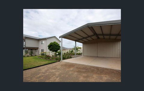 Agape Holiday Home With Pool Table ,NBN Internet - Whitsundays Accommodation 2