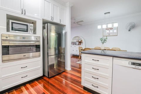 Agnes Bliss - Stunning, Centrally Located Four-Bedroom Beach House - Whitsundays Accommodation 4
