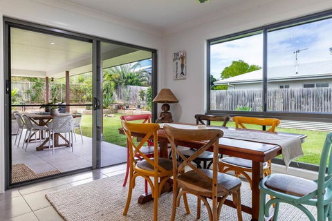 Agnes Retreat - 4 BR - 2 Min Walk To Beach - Whitsundays Accommodation 4