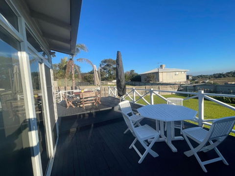 Ahoy Family Beach Escape - Whitsundays Accommodation 0